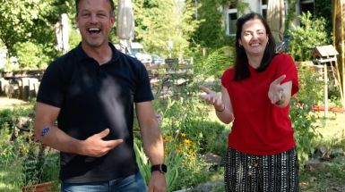 Wise Leader Jahres Gruppe im persönlichen Austausch beim Sommertreffen in Karlsruhe