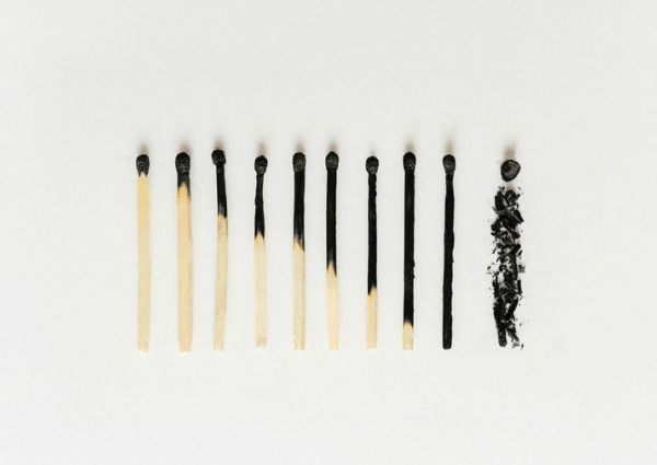 Blogartikel „Die 5 Phasen des Burnouts – Wie sich Burnout wirklich anfühlt“.
